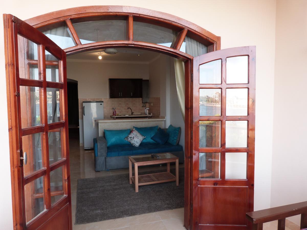 Plaza House
