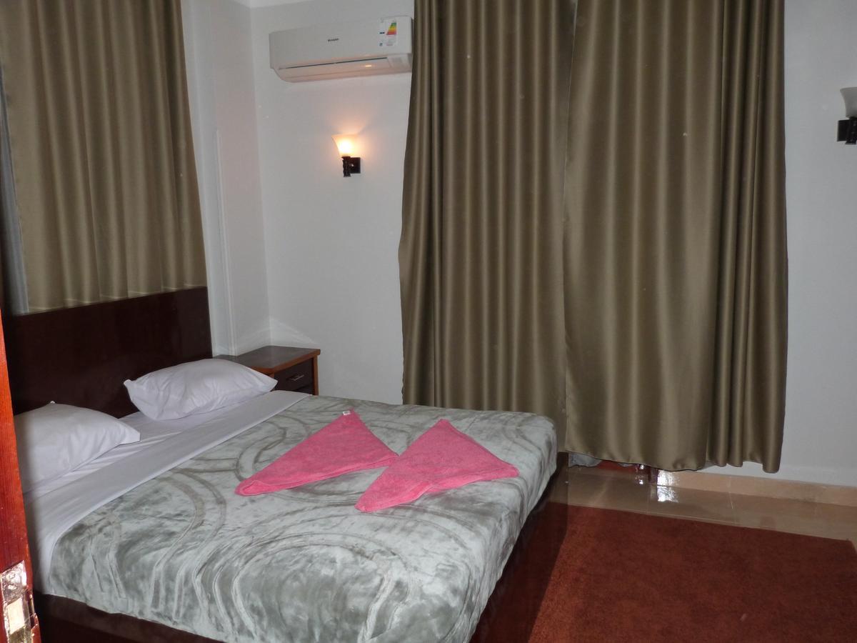 Plaza House *